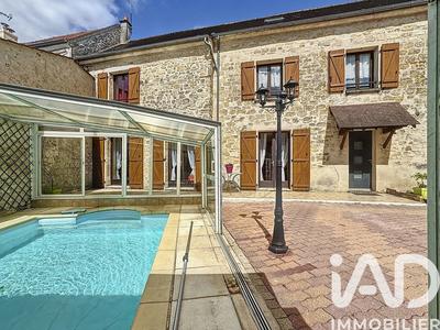 Maison - 246 m² - 9 pièces