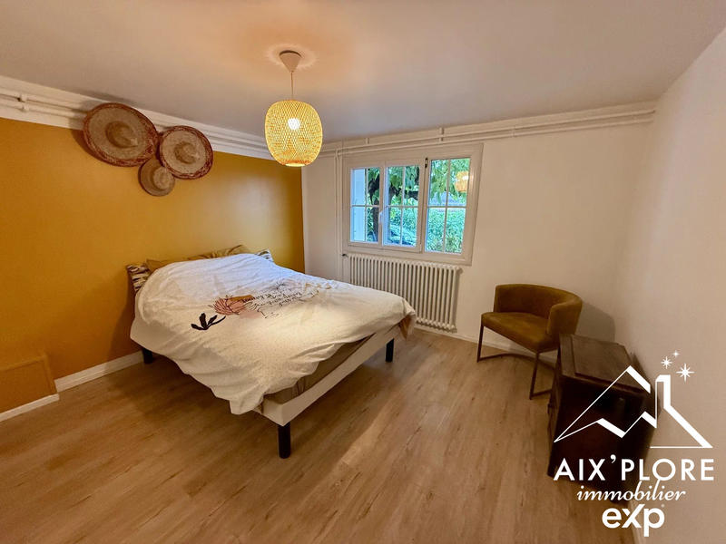 Maison - 265 m² - 12 pièces