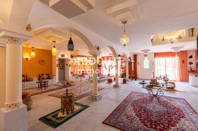 Villa - 738 m² - 16 pièces