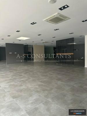 Local commercial - 720 m²