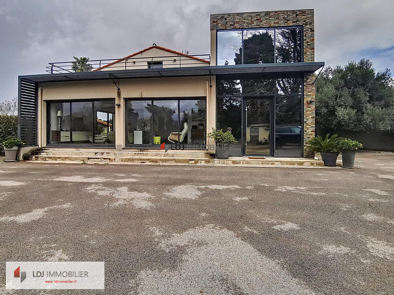 Maison - 260 m² - 6 pièces