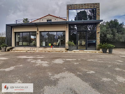 Maison - 260 m² - 6 pièces