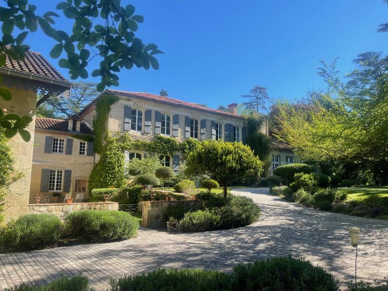 Maison - 484 m² - 17 pièces