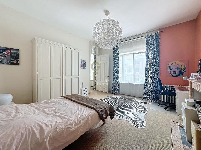 Maison - 435 m² - 9 pièces