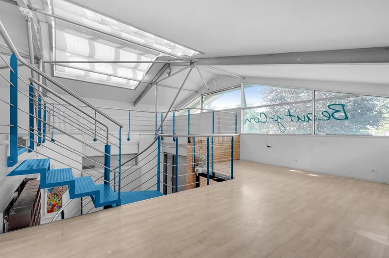 Maison - 233 m² - 9 pièces