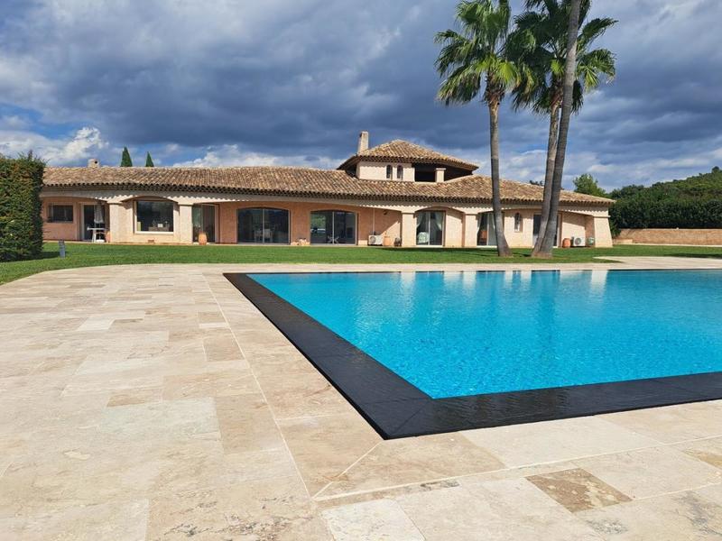 Maison - 380 m² - 8 pièces