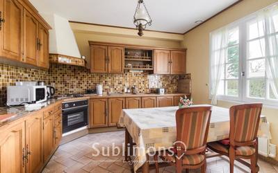 Maison - 145 m² - 9 pièces