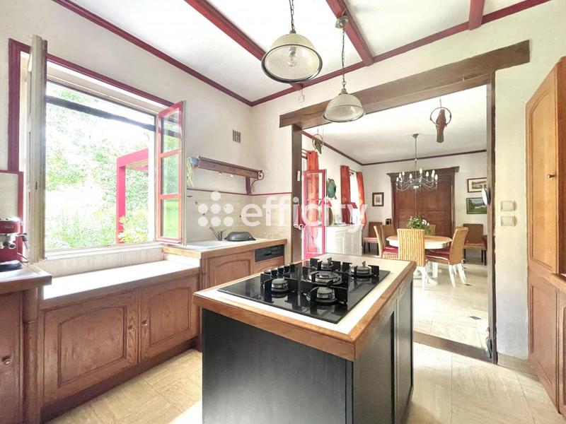 Maison - 400 m² - 10 pièces