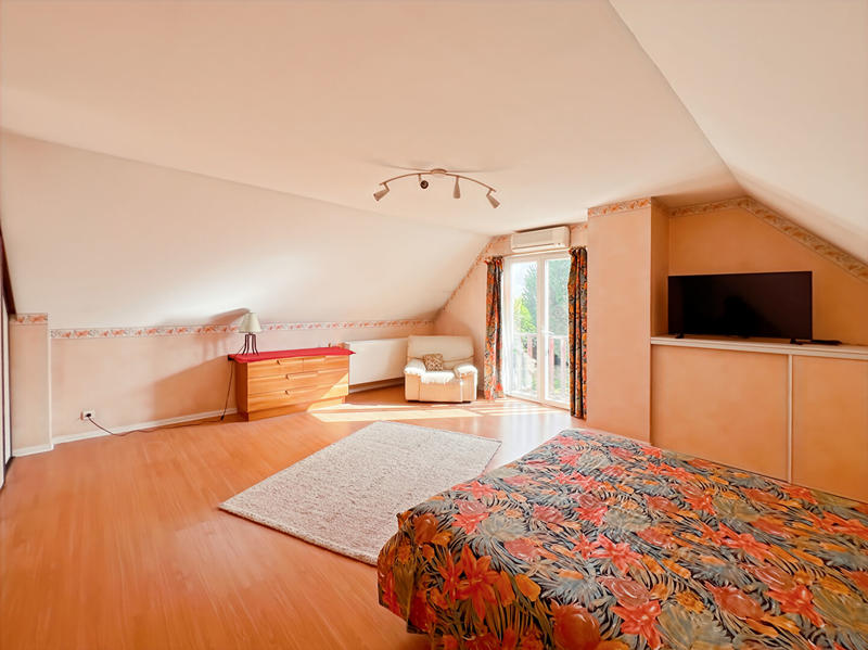 Maison - 205 m² - 8 pièces