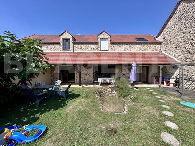 Maison traditionnelle - 199 m² - 7 pièces