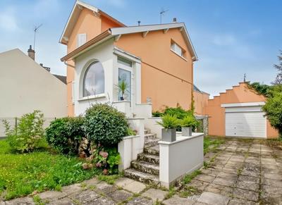 Maison - 90 m² - 5 pièces