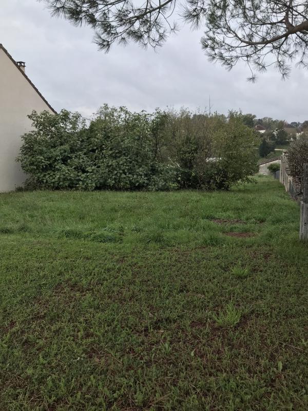 Terrain constructible - 900 m²