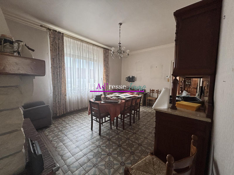 Maison traditionnelle - 238 m² - 7 pièces