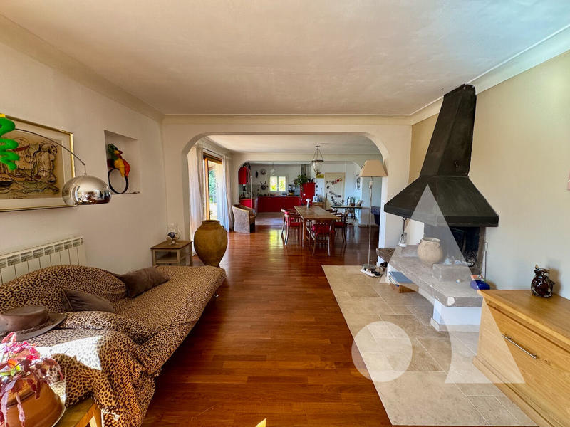 Maison - 180 m² - 5 pièces