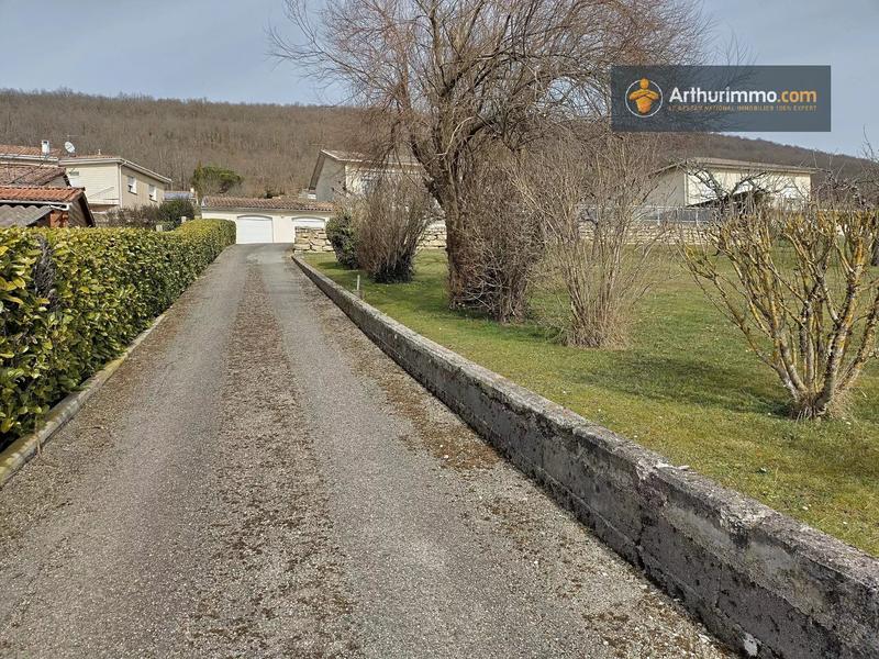 Maison - 235 m² - 8 pièces