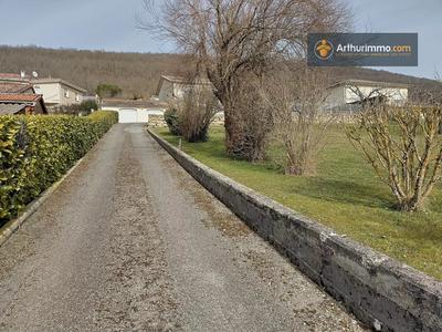 Maison - 235 m² - 8 pièces