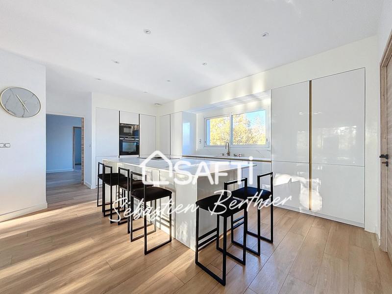 Maison - 180 m² - 7 pièces