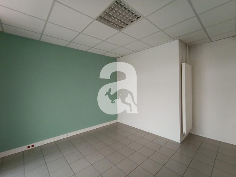 Local commercial - 109 m² - 5 pièces