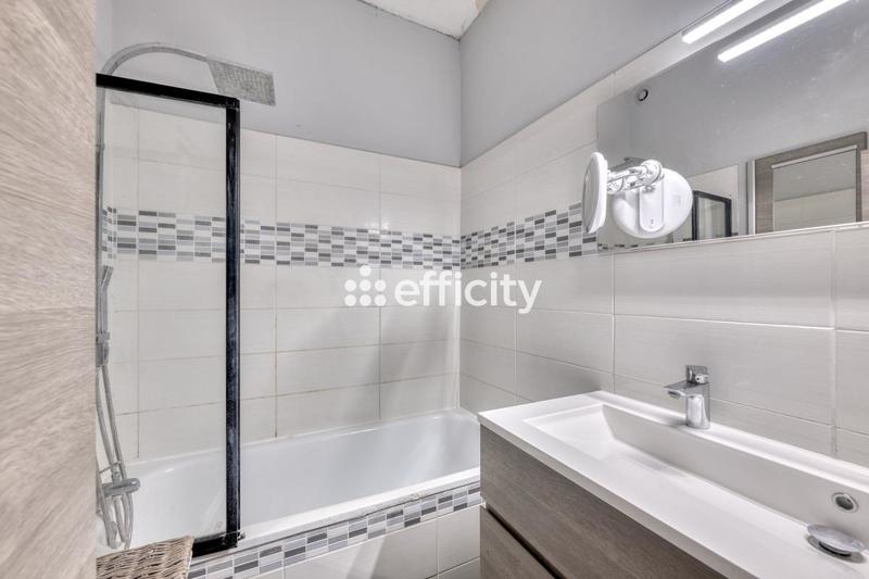 Appartement - 85 m² - 5 pièces