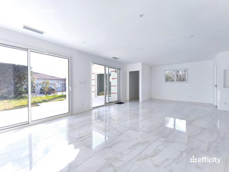 Maison - 230 m² - 11 pièces