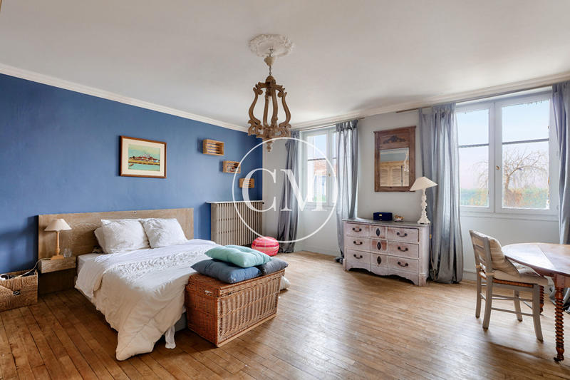 Maison - 320 m² - 9 pièces