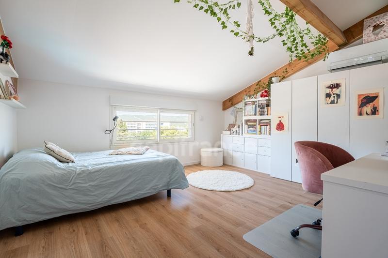 Appartement - 180 m² - 5 pièces