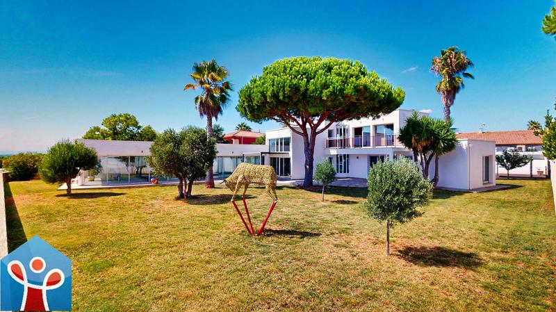 Maison - 230 m² - 5 pièces