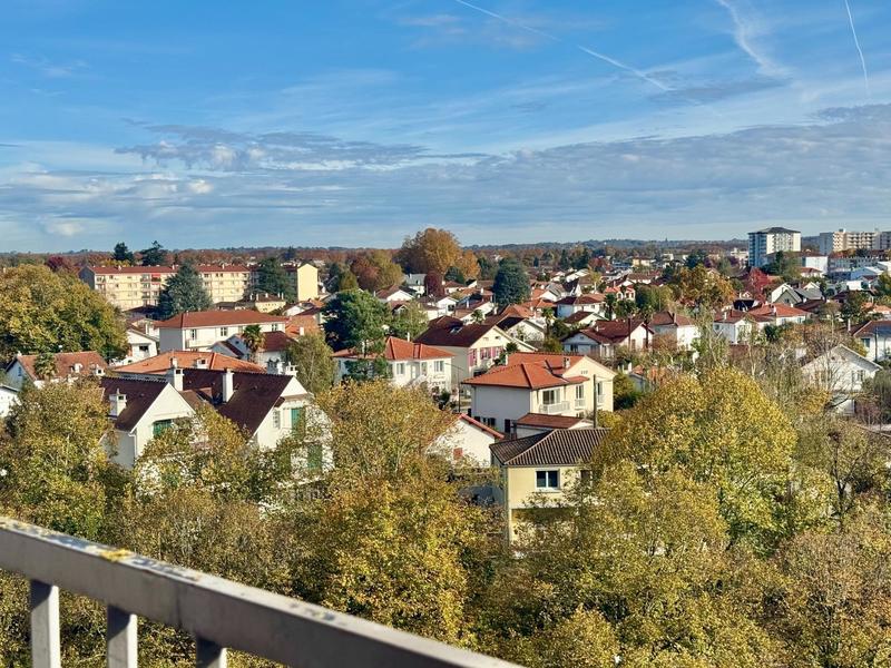 Appartement - 80 m² - 7 pièces