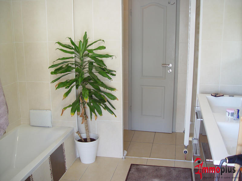 Maison - 93 m² - 5 pièces