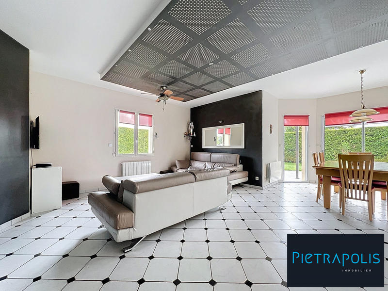 Maison - 180 m² - 8 pièces