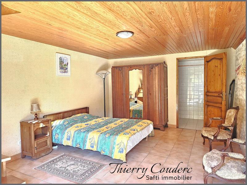 Maison - 213 m² - 9 pièces