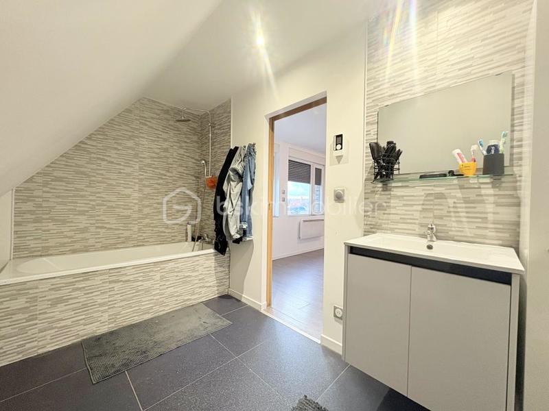 Maison - 243 m² - 8 pièces