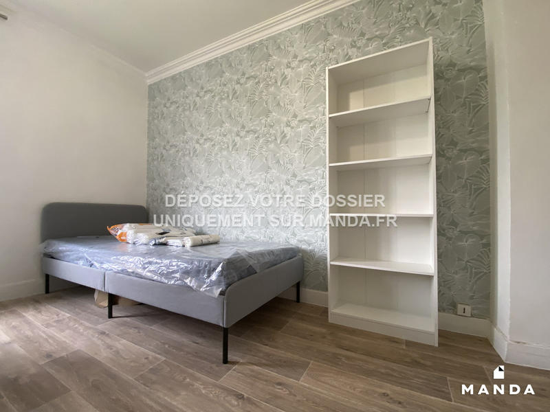 Chambre - 11 m² - 5 pièces