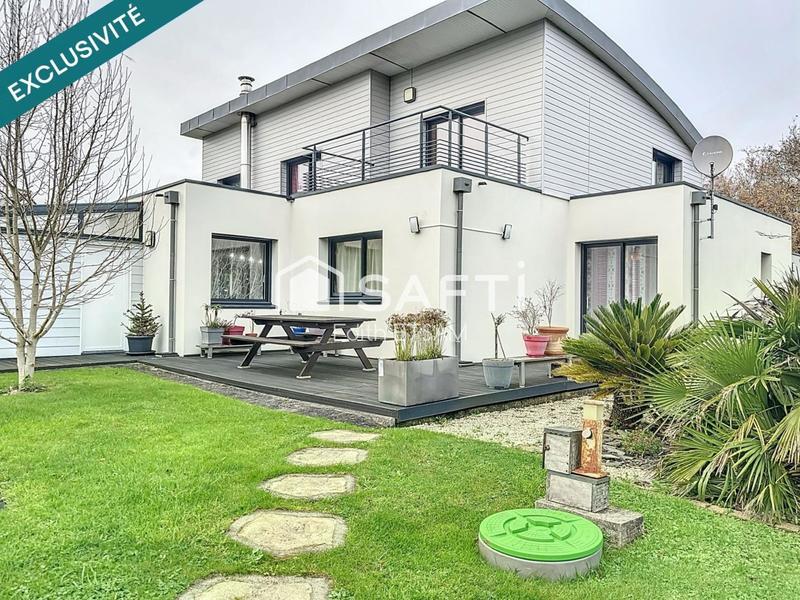 Maison - 220 m² - 8 pièces