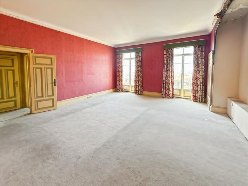 Appartement - 242 m² - 4 pièces