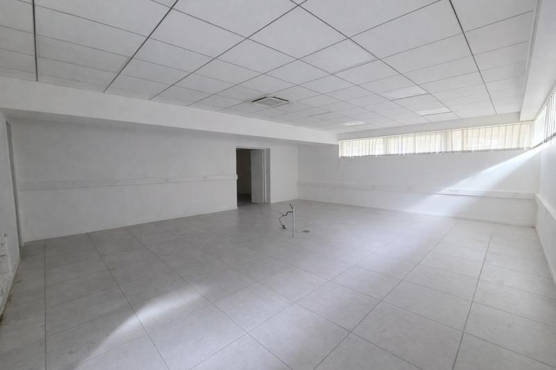 Local commercial - 548 m² - 20 pièces