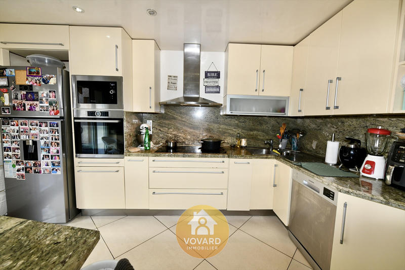 Maison - 204 m² - 8 pièces