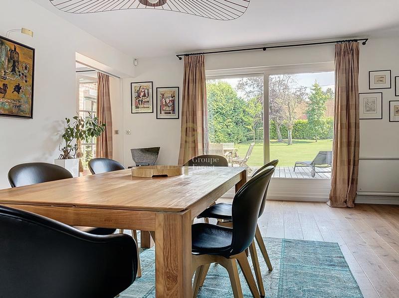 Maison - 312 m² - 9 pièces