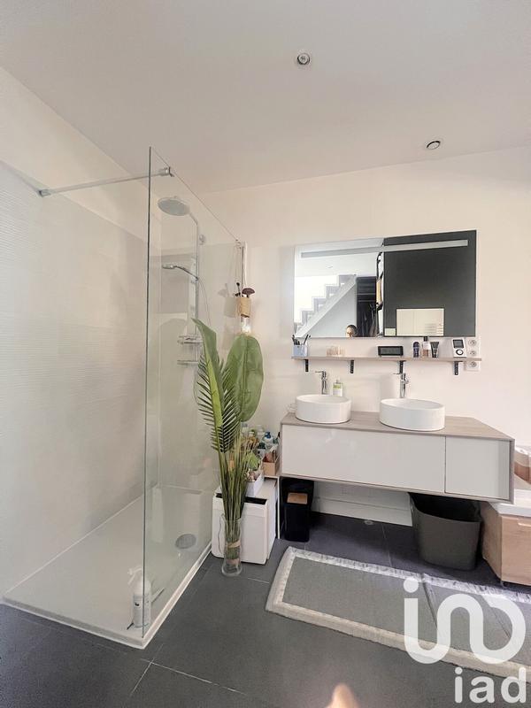 Maison - 214 m² - 8 pièces