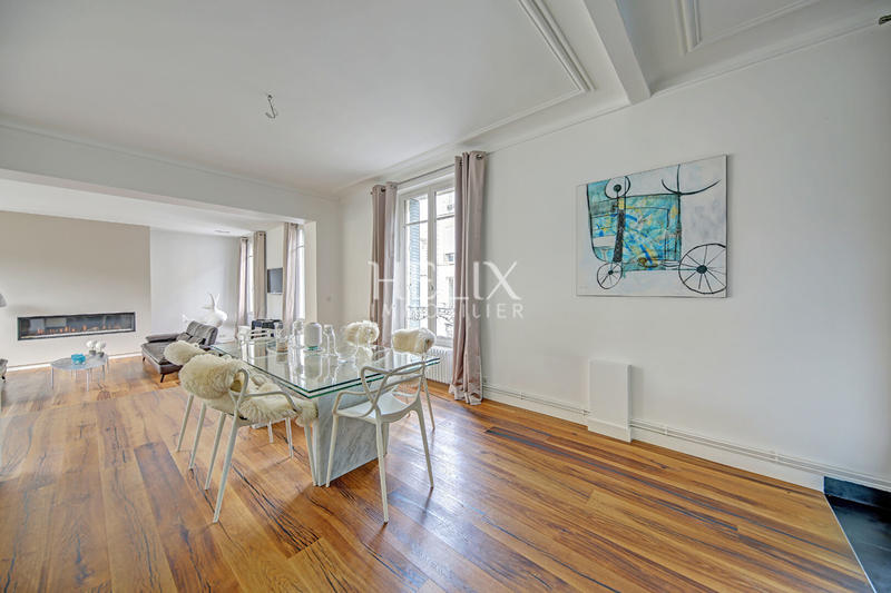 Maison - 250 m² - 8 pièces