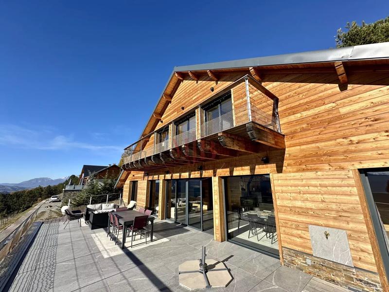 Châlet - 215 m² - 6 pièces