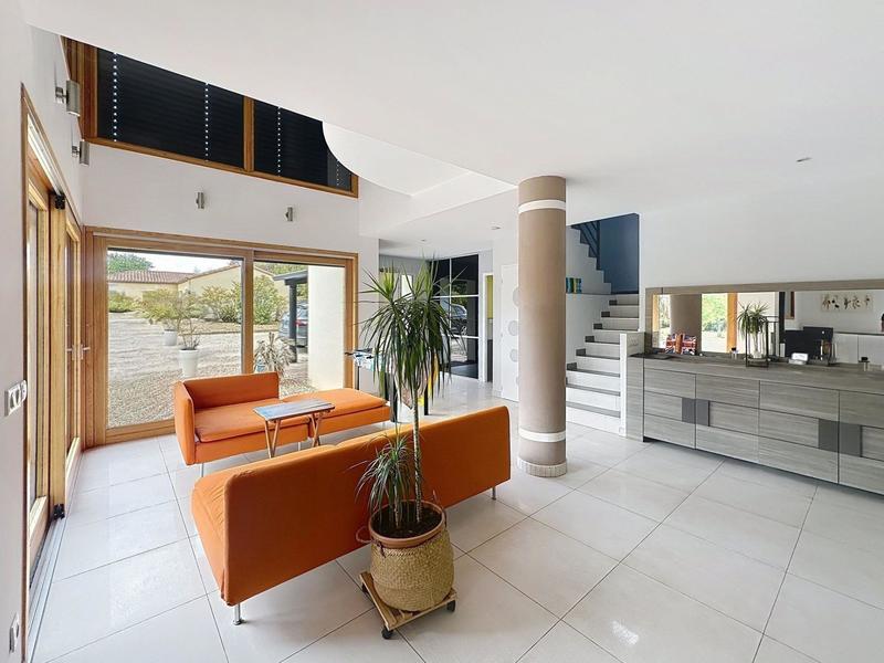 Maison - 220 m² - 5 pièces