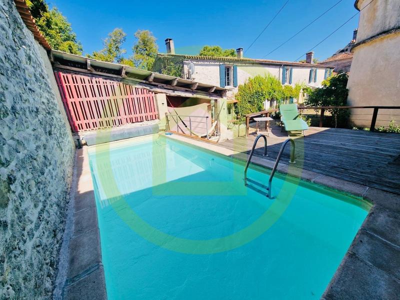 Maison - 281 m² - 11 pièces