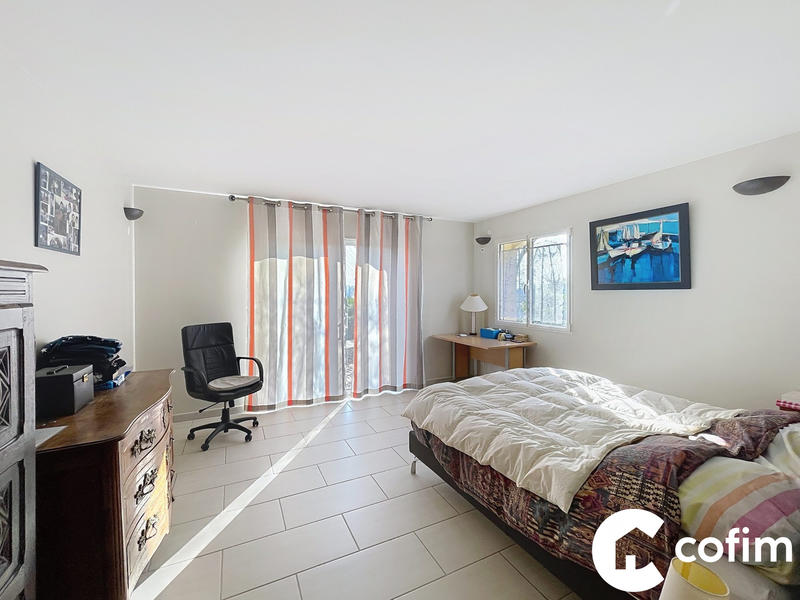 Maison - 237 m² - 10 pièces