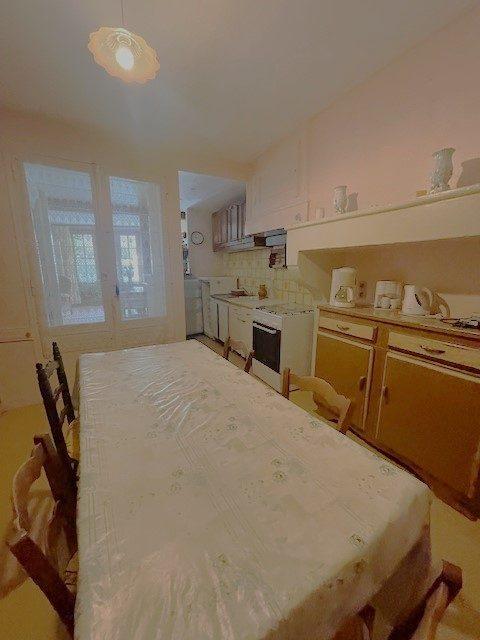 Maison - 185 m² - 10 pièces