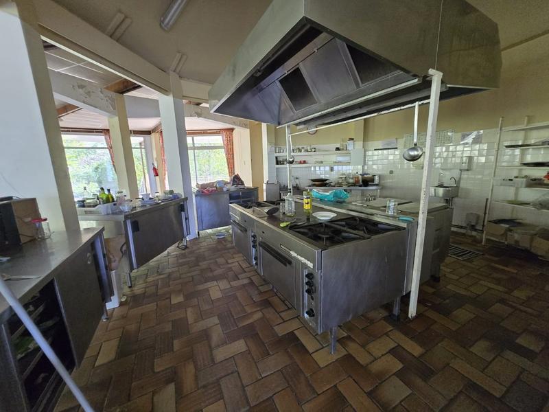 Propriété - 3 700 m² - 70 pièces