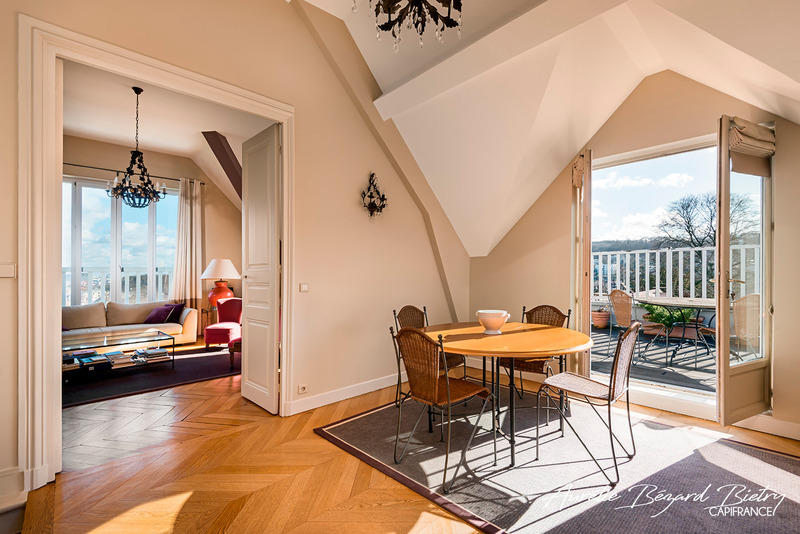 Appartement - 213 m² - 8 pièces