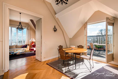 Appartement - 213 m² - 8 pièces