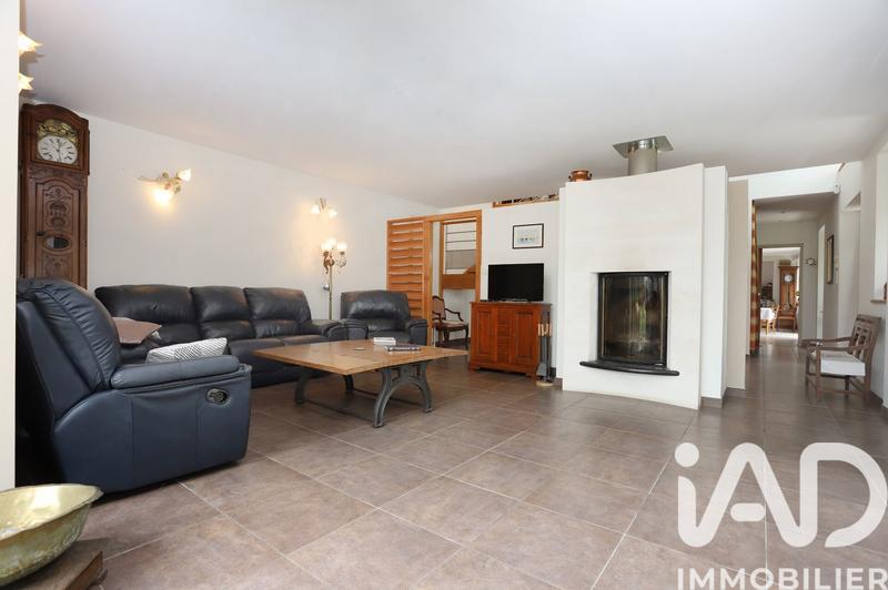 Maison - 237 m² - 8 pièces