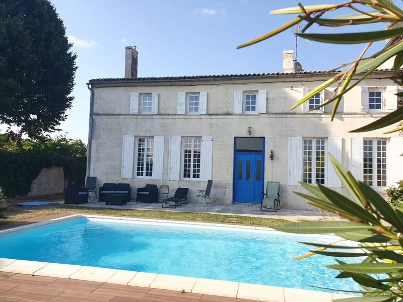 Maison - 245 m² - 7 pièces